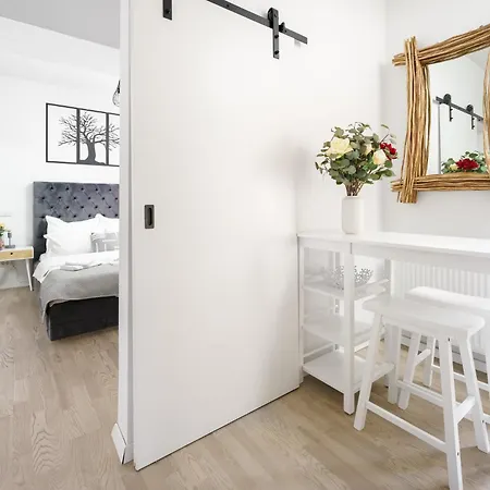 Dioptase - Stylish Retreat By Selestate With Balcony *
