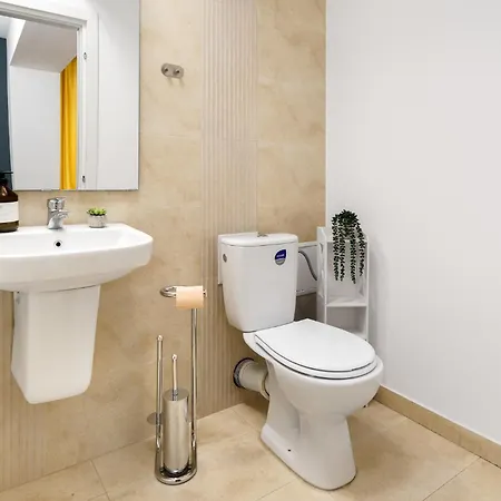 דירה Dioptase - Stylish Retreat By Selestate With Balcony *