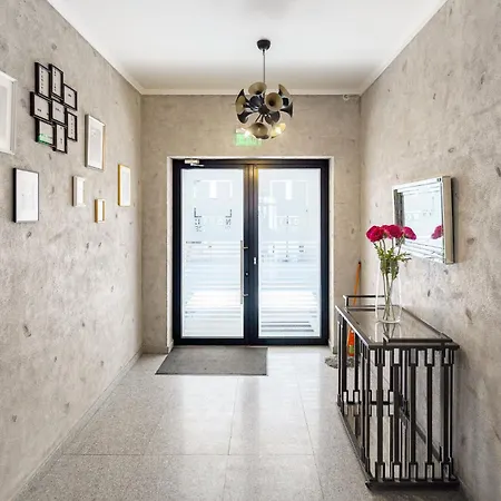 Dioptase - Stylish Retreat By Selestate With Balcony Διαμέρισμα