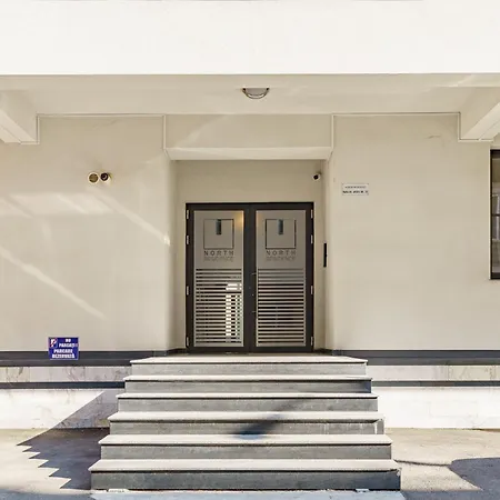 Dioptase - Stylish Retreat By Selestate With Balcony *